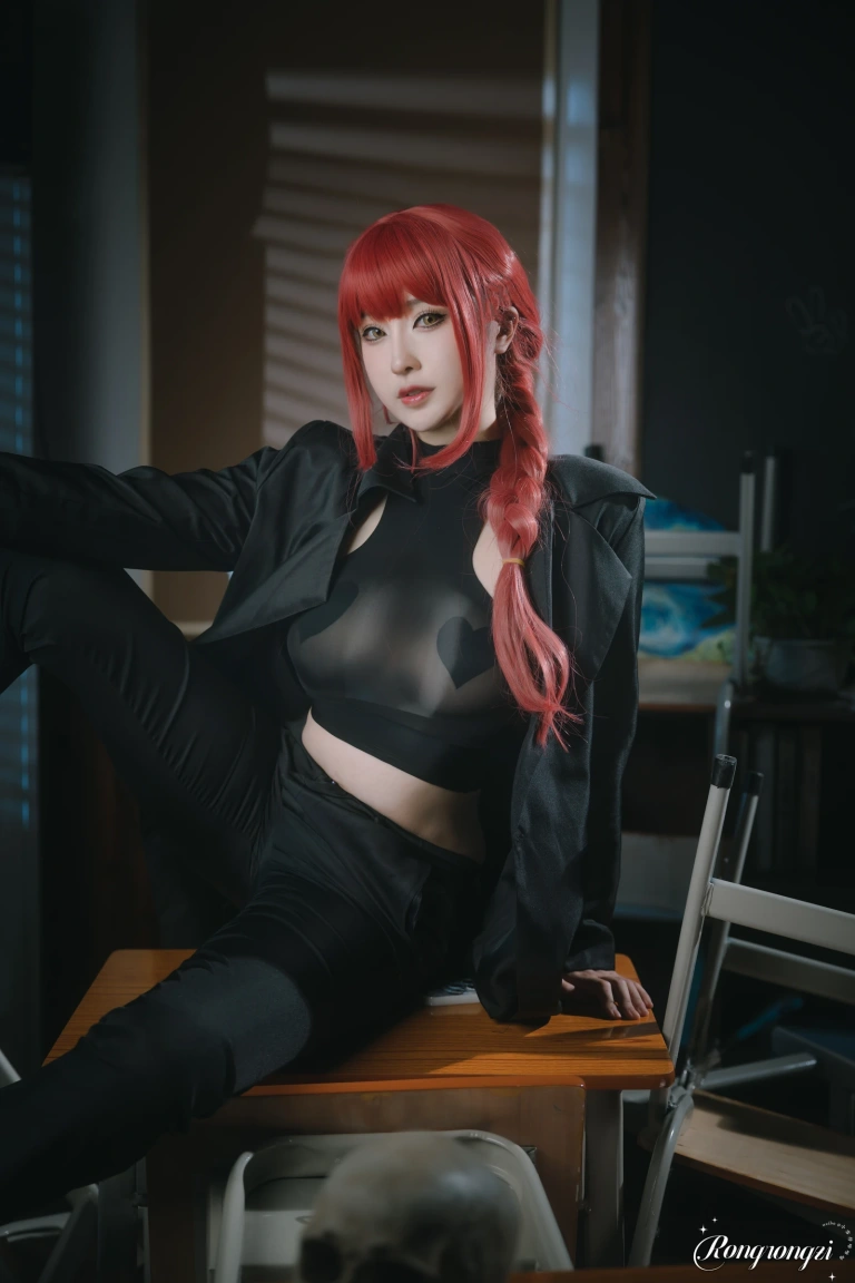 小容仔咕咕咕w《链锯人 玛奇玛》主题写真：45张全套美图