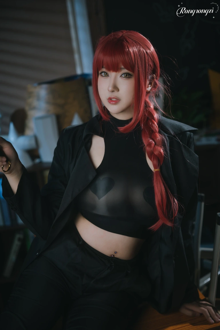 小容仔咕咕咕w《链锯人 玛奇玛》主题写真：45张全套美图
