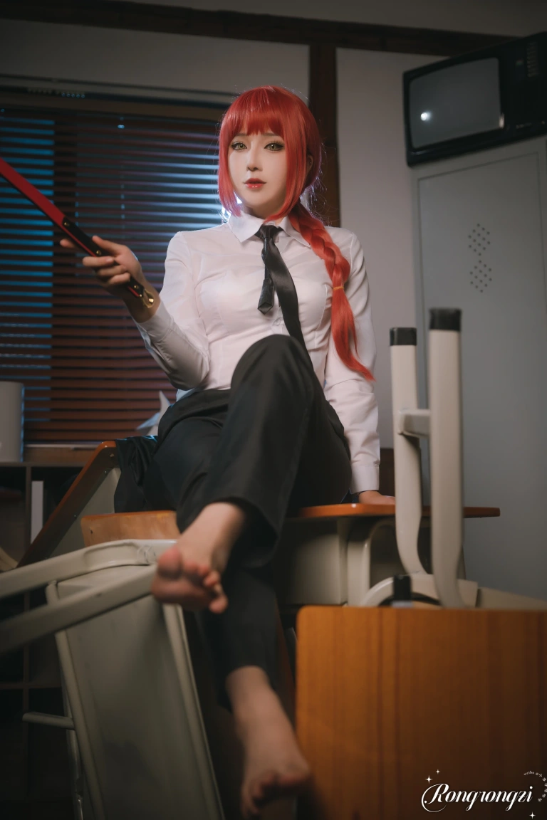 小容仔咕咕咕w《链锯人 玛奇玛》主题写真：45张全套美图