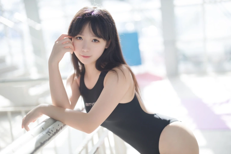 樱落酱w《泳池竞泳》主题写真：32张全套美图