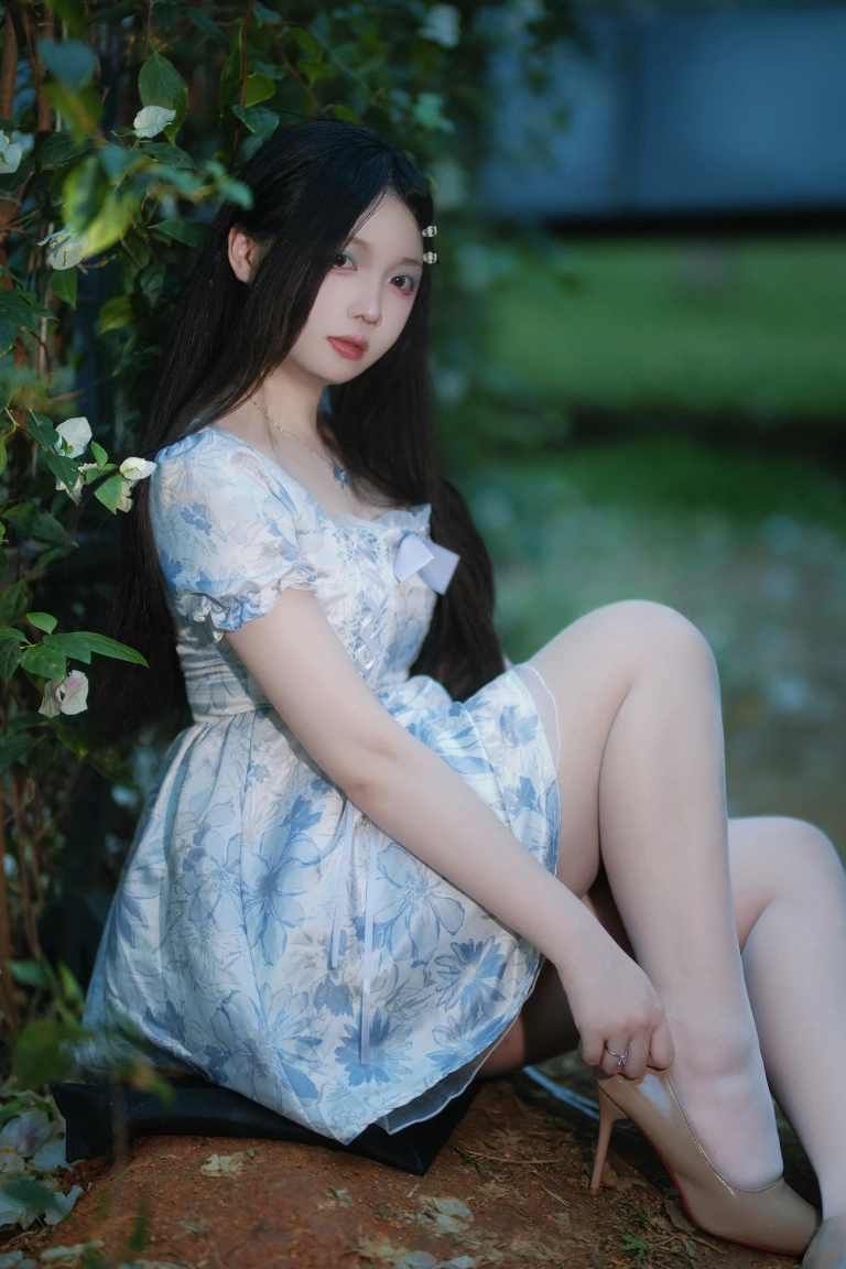 洛桑w伊梓《春夏之交》主题写真：45张全套美图