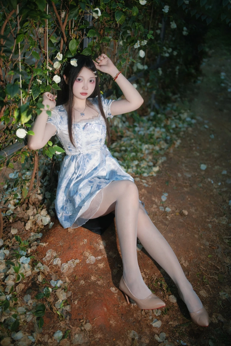 洛桑w伊梓《春夏之交》主题写真：45张全套美图