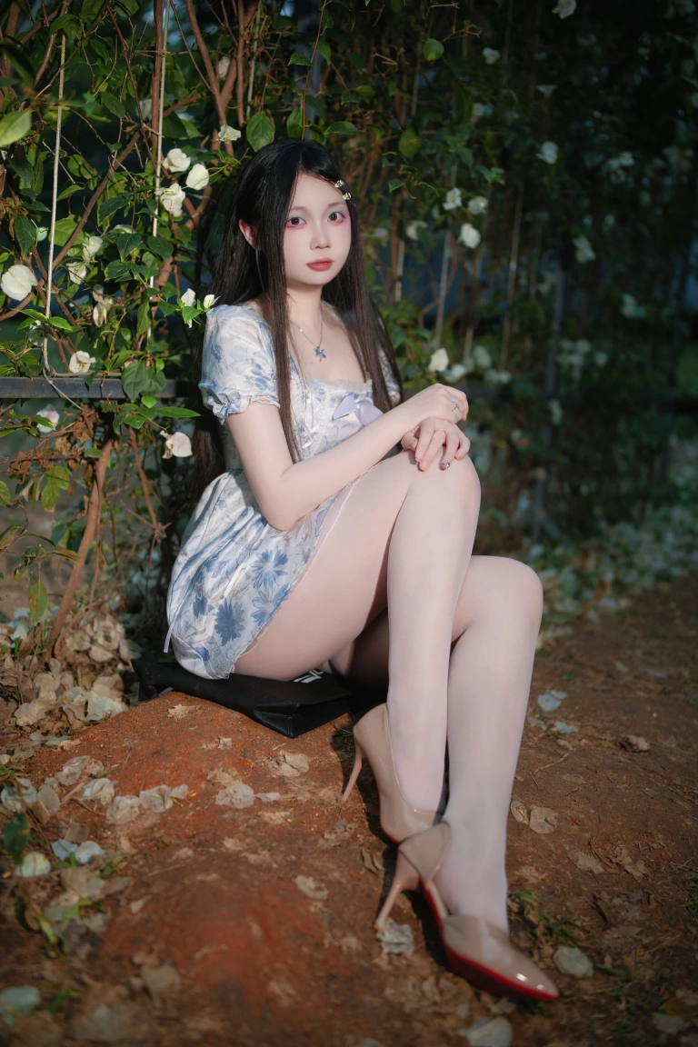 洛桑w伊梓《春夏之交》主题写真：45张全套美图
