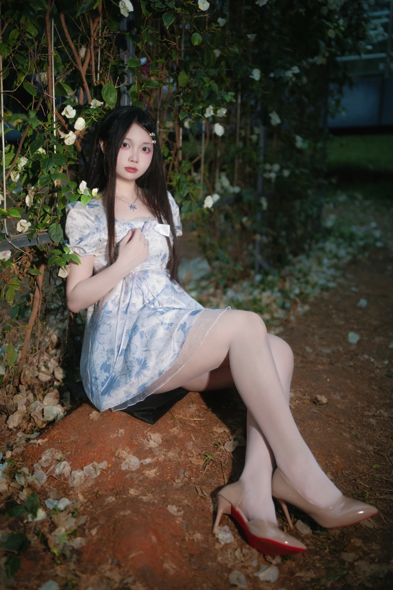洛桑w伊梓《春夏之交》主题写真：45张全套美图