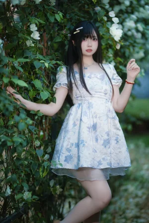洛桑w伊梓《春夏之交》主题写真：45张全套美图