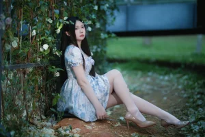洛桑w伊梓《春夏之交》主题写真：45张全套美图
