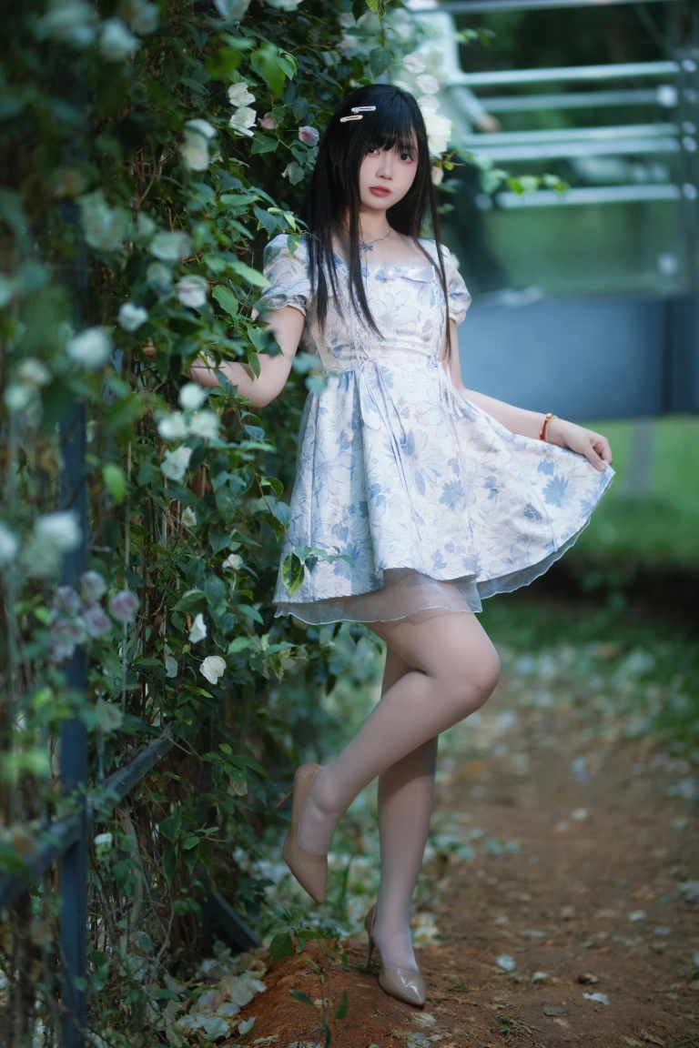 洛桑w伊梓《春夏之交》主题写真：45张全套美图