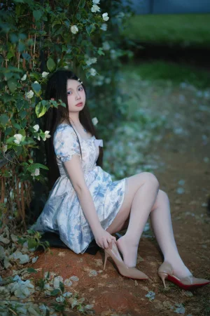 洛桑w伊梓《春夏之交》主题写真：45张全套美图