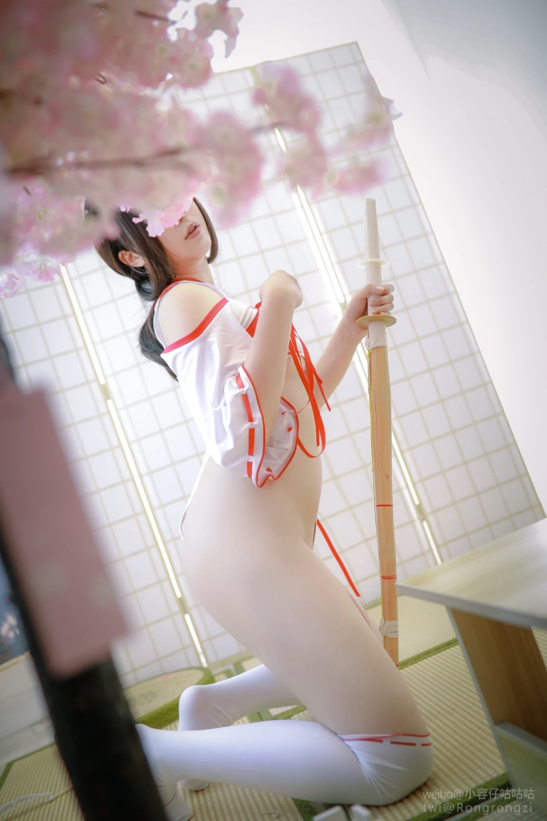 小容仔咕咕咕w《巫女系列 恶灵退散》主题写真：53张全套美图，含1个视频