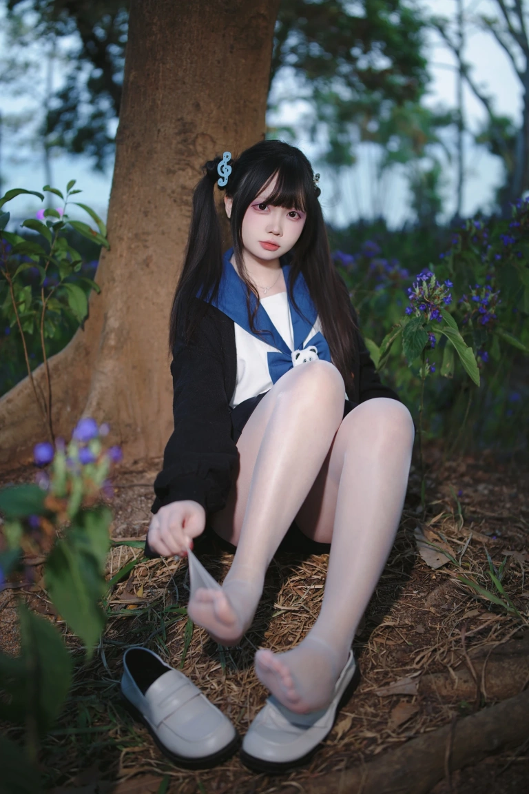 洛桑w伊梓《桑梓双马尾jk》主题写真：38张全套美图