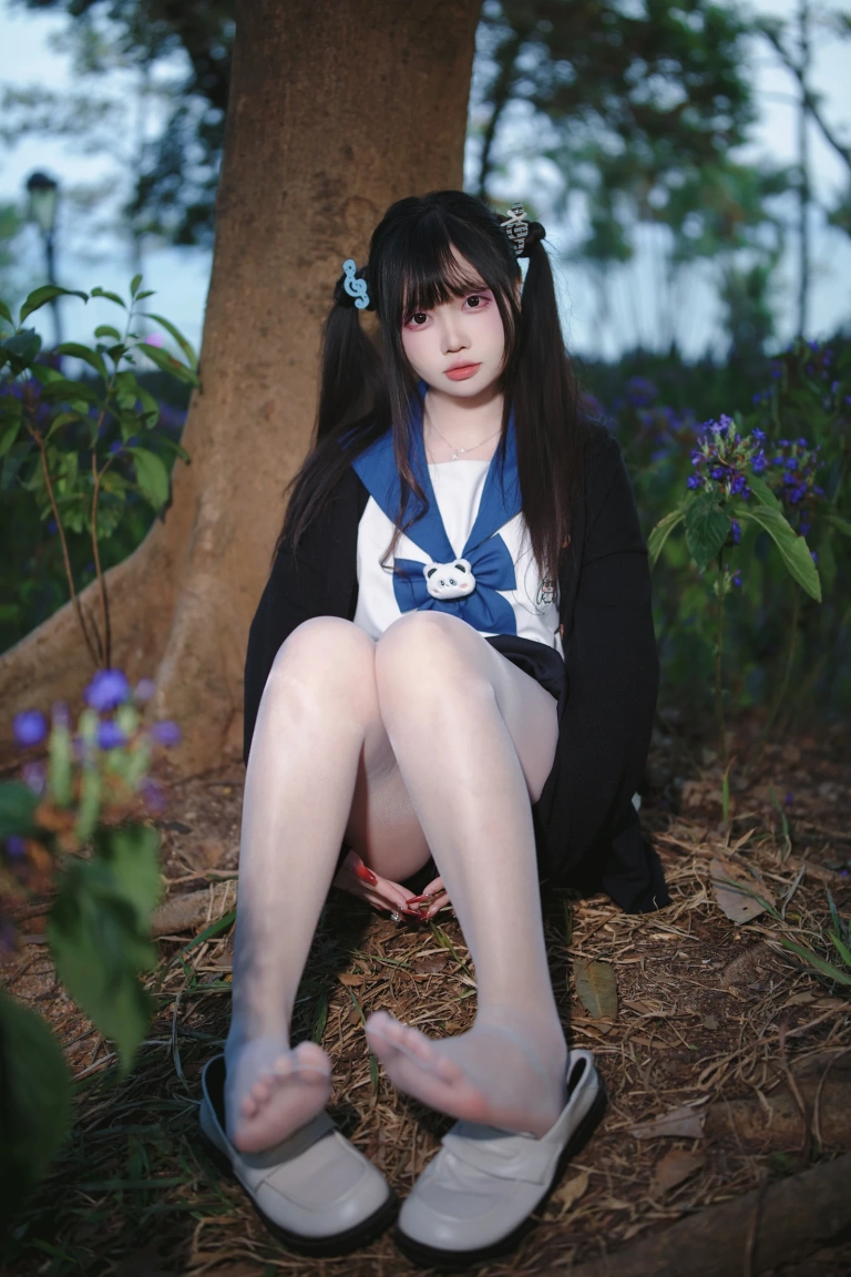 洛桑w伊梓《桑梓双马尾jk》主题写真：38张全套美图