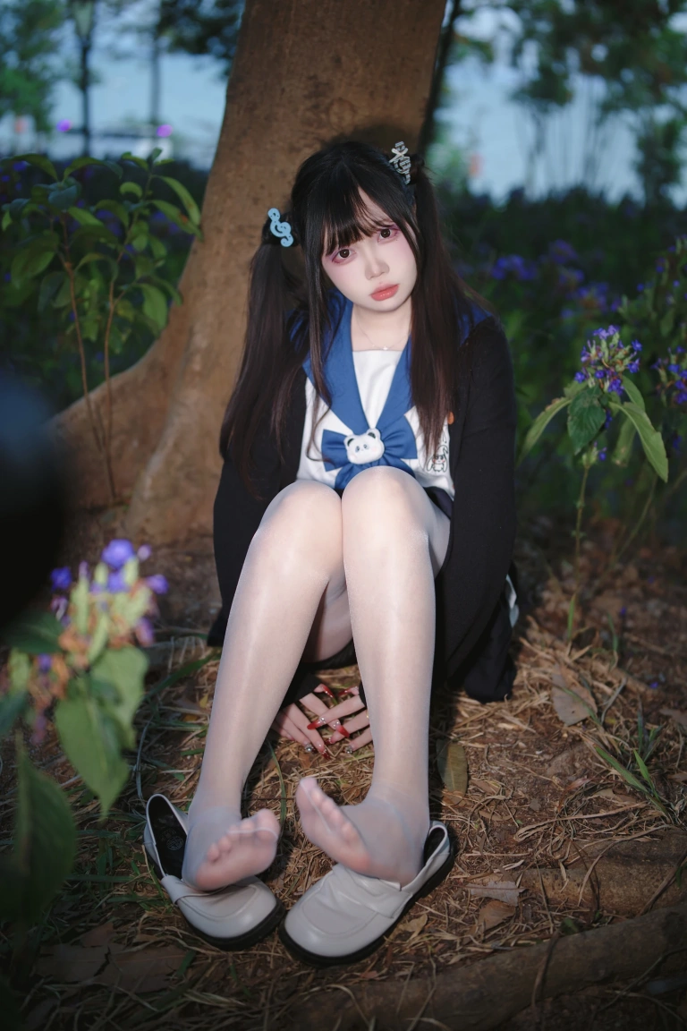 洛桑w伊梓《桑梓双马尾jk》主题写真：38张全套美图