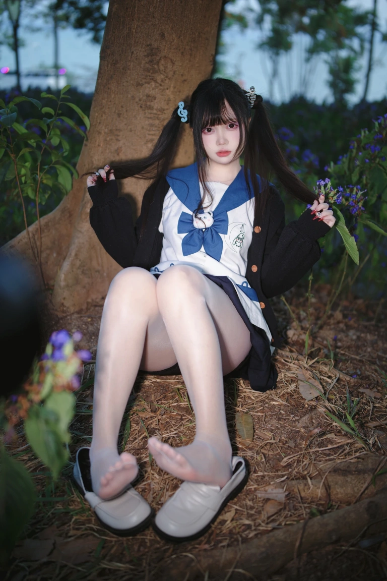 洛桑w伊梓《桑梓双马尾jk》主题写真：38张全套美图