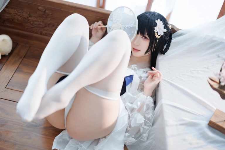 樱落酱w《逸仙 膏发凝脂》主题写真：31张全套美图