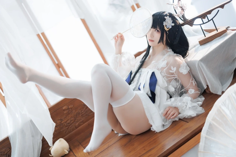 樱落酱w《逸仙 膏发凝脂》主题写真：31张全套美图