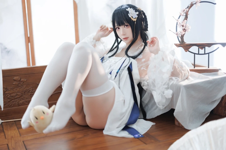 樱落酱w《逸仙 膏发凝脂》主题写真：31张全套美图