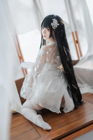 樱落酱w《逸仙 膏发凝脂》主题写真：31张全套美图