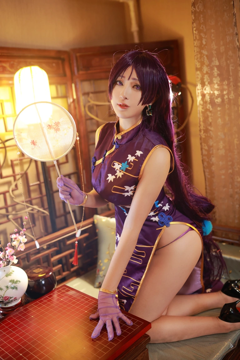 小容仔咕咕咕w《源赖光写真本 赠送电子图》主题写真：50张全套美图