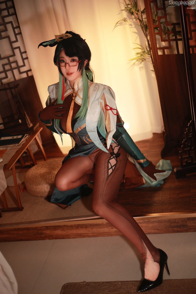 小容仔咕咕咕w《闲云》主题写真：40张全套美图