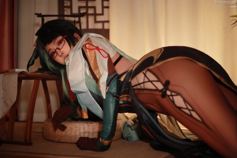 小容仔咕咕咕w《闲云》主题写真：40张全套美图