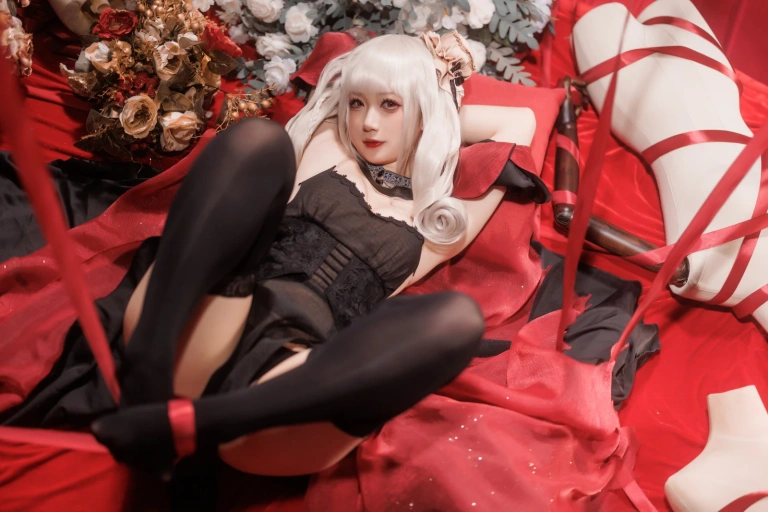 樱落酱w《吕佐夫礼服》主题写真：30张全套美图