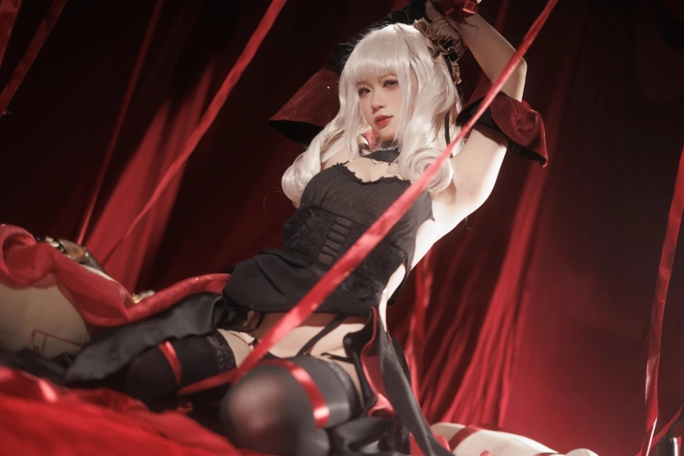 樱落酱w《吕佐夫礼服》主题写真：30张全套美图