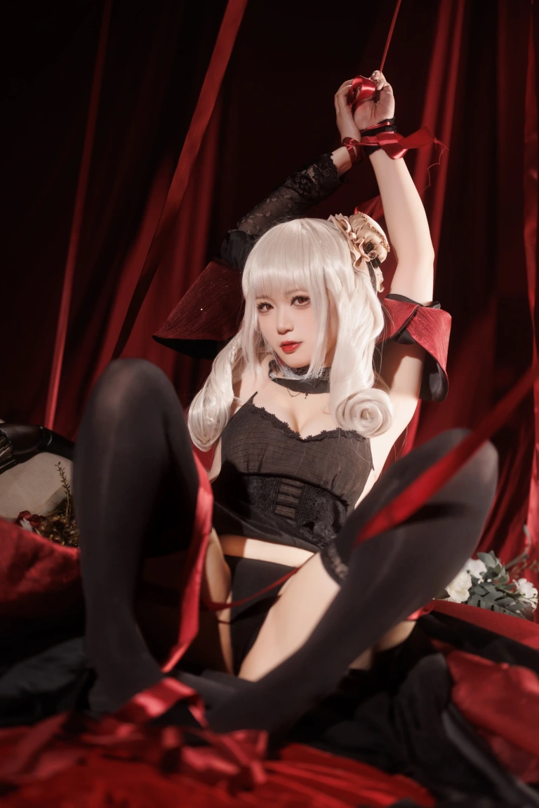 樱落酱w《吕佐夫礼服》主题写真：30张全套美图