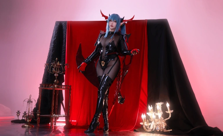 小容仔咕咕咕w《一只龙娘》主题写真：57张全套美图