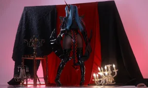 小容仔咕咕咕w《一只龙娘》主题写真：57张全套美图