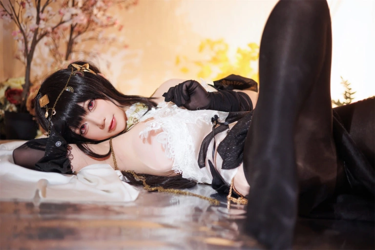 樱落酱w《碧蓝航线 镇海潋滟水色》主题写真：32张全套美图
