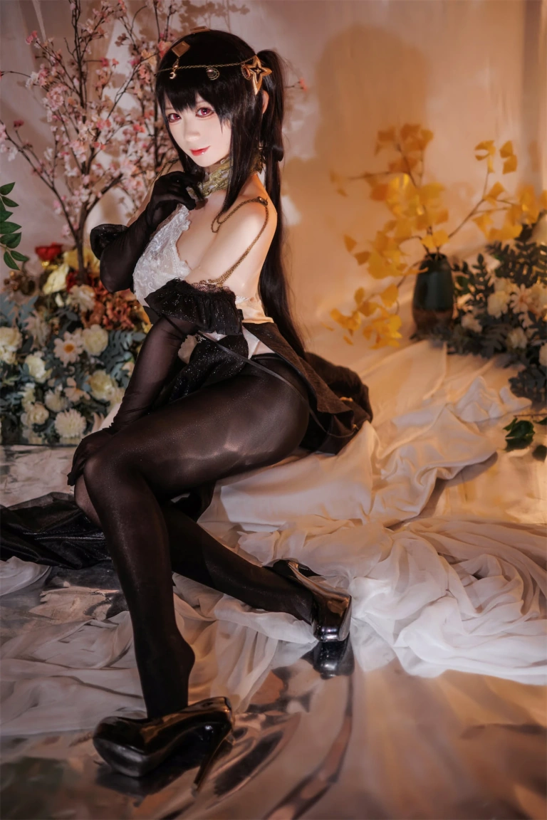 樱落酱w《碧蓝航线 镇海潋滟水色》主题写真：32张全套美图