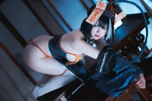 樱落酱w《碧蓝航线 华甲僵尸》主题写真：38张全套美图