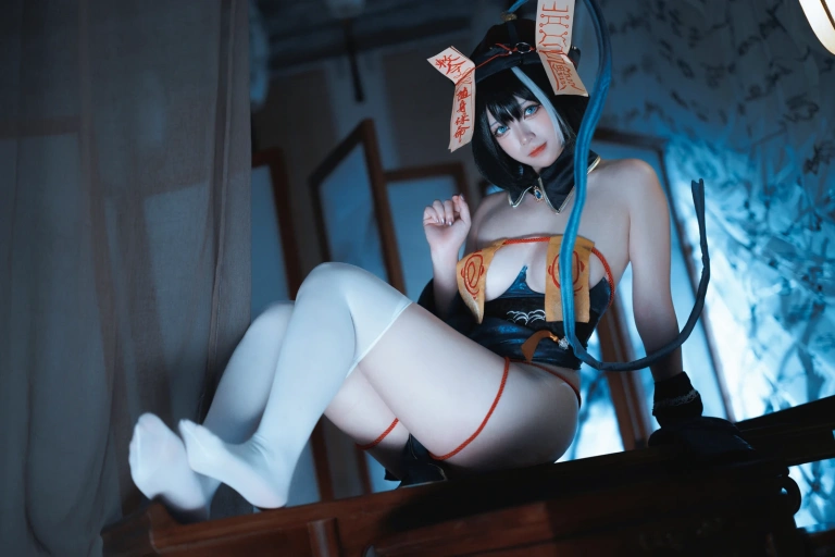 樱落酱w《碧蓝航线 华甲僵尸》主题写真：38张全套美图