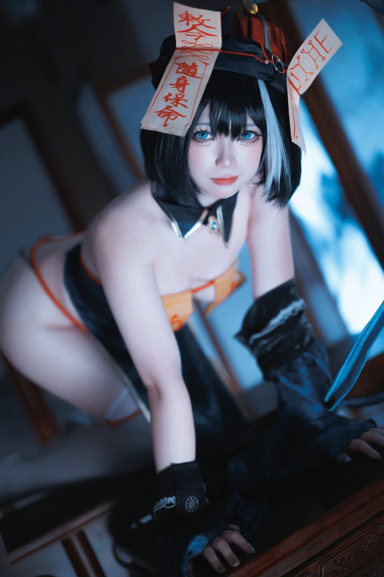 樱落酱w《碧蓝航线 华甲僵尸》主题写真：38张全套美图