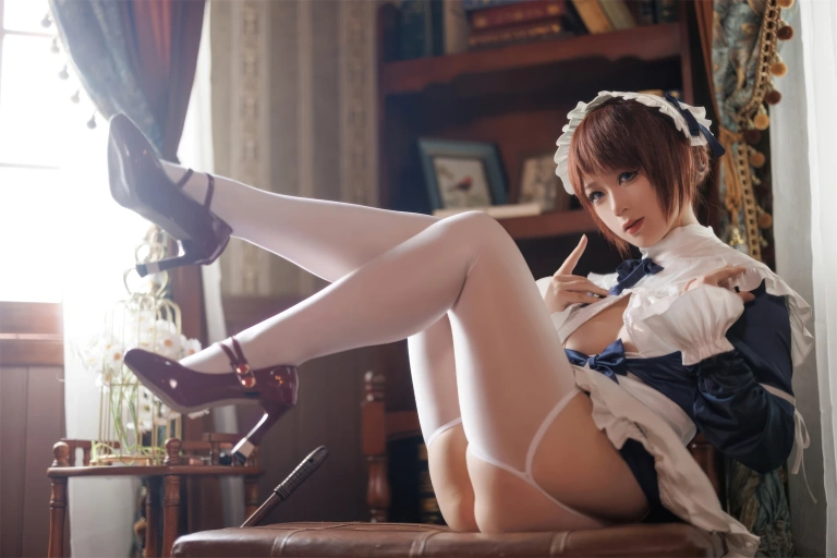 樱落酱w《屑屑女仆长》主题写真：28张全套美图
