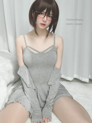 眼酱大魔王w《肉丝连衣裙》主题写真：30张全套美图