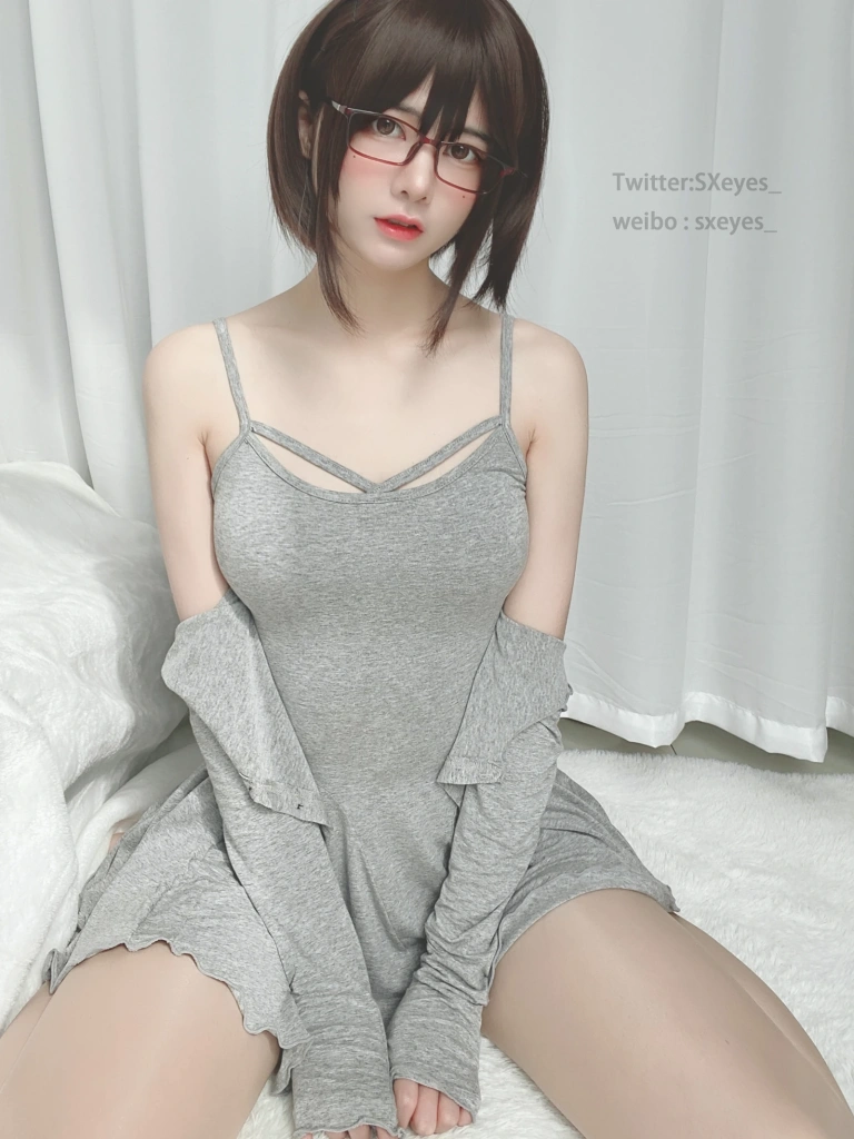眼酱大魔王w《肉丝连衣裙》主题写真：30张全套美图