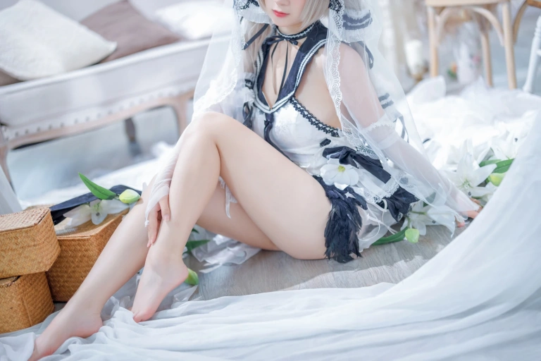 樱落酱w《碧蓝航线 可畏礼服》主题写真：20张全套美图