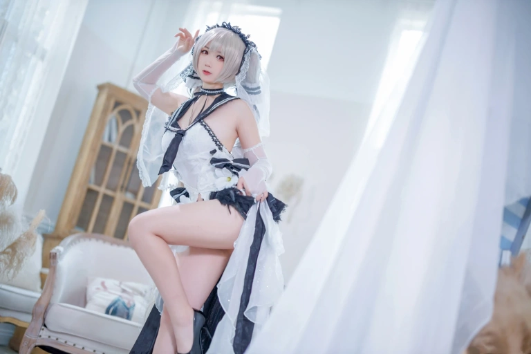 樱落酱w《碧蓝航线 可畏礼服》主题写真：20张全套美图