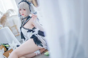 樱落酱w《碧蓝航线 可畏礼服》主题写真：20张全套美图