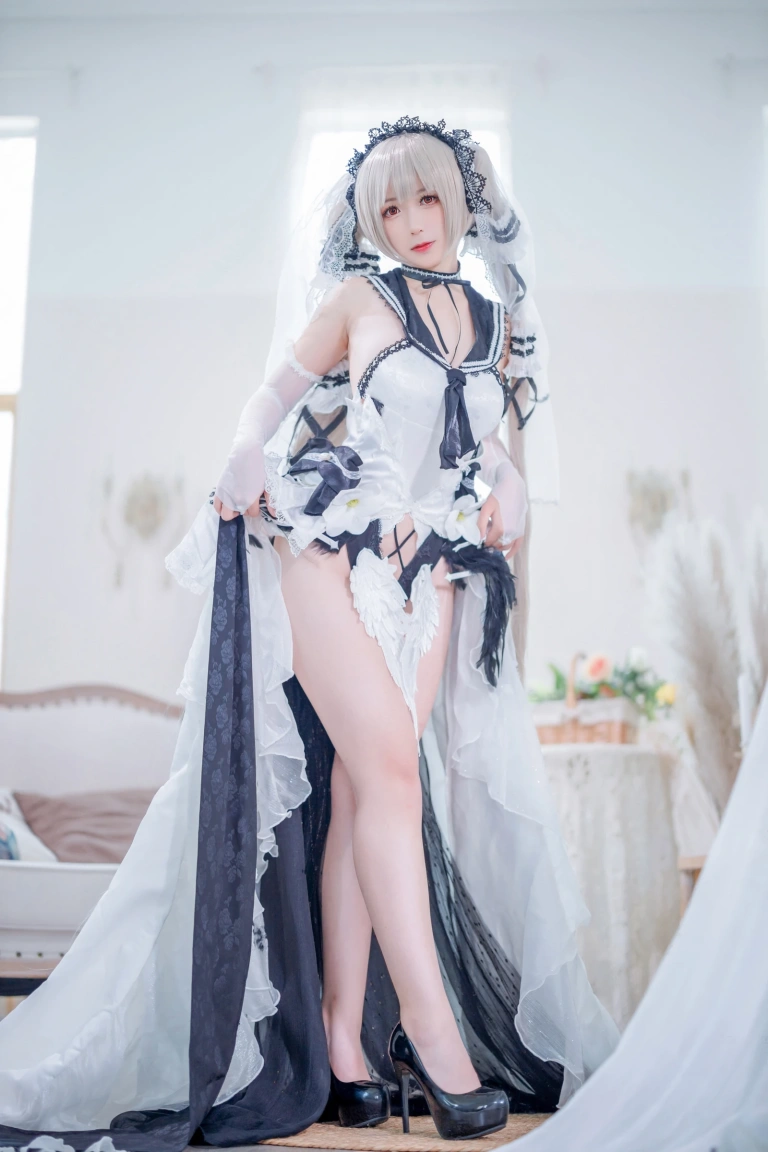 樱落酱w《碧蓝航线 可畏礼服》主题写真：20张全套美图