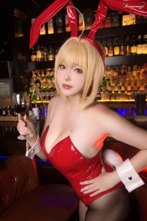小容仔咕咕咕w《FGO 尼禄兔女郎》主题写真：34张全套美图
