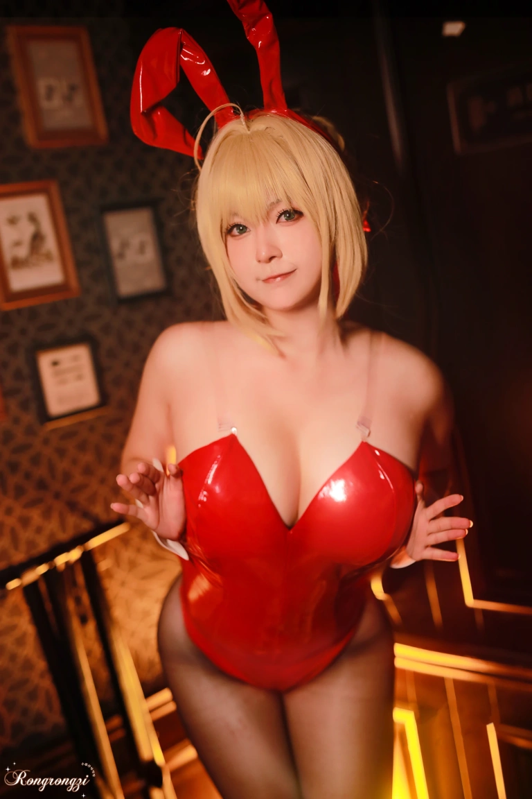 小容仔咕咕咕w《FGO 尼禄兔女郎》主题写真：34张全套美图