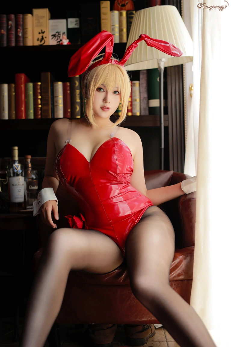 小容仔咕咕咕w《FGO 尼禄兔女郎》主题写真：34张全套美图