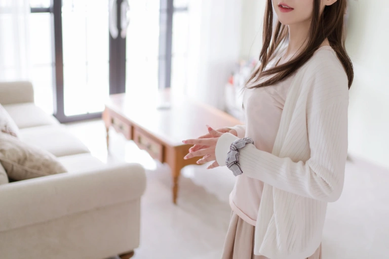 眼酱大魔王w《人妻丝袜红茶》主题写真：57张全套美图