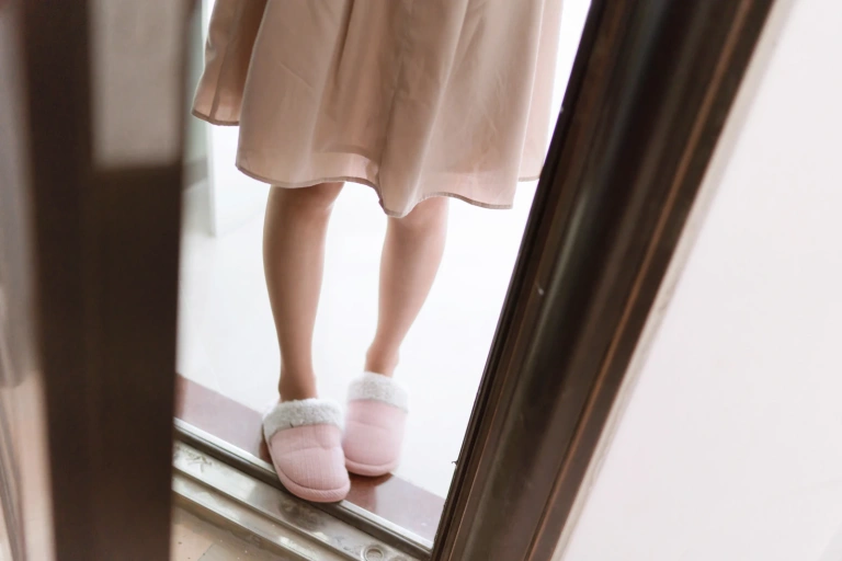 眼酱大魔王w《人妻丝袜红茶》主题写真：57张全套美图