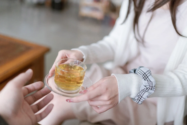 眼酱大魔王w《人妻丝袜红茶》主题写真：57张全套美图