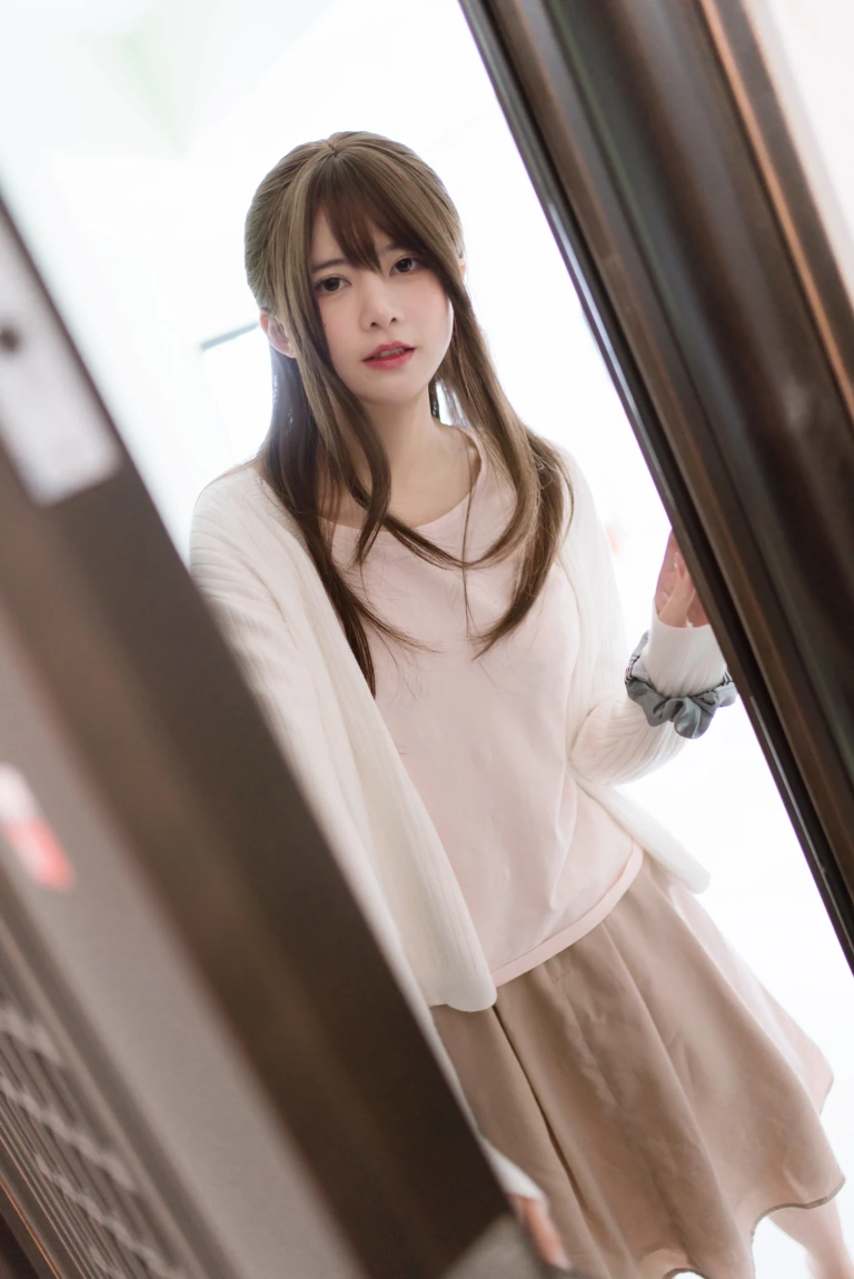 眼酱大魔王w《人妻丝袜红茶》主题写真：57张全套美图