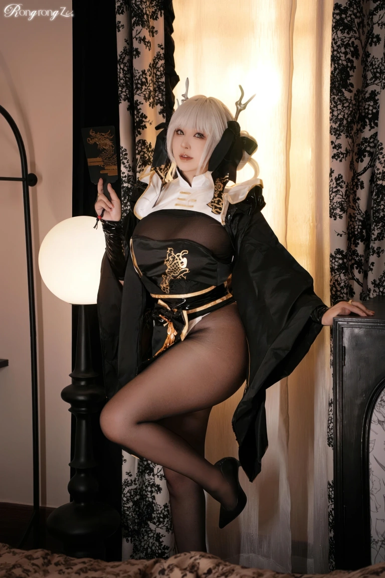 小容仔咕咕咕w《NIKKE胜利女神 布兰儿白兔》主题写真：45张全套美图