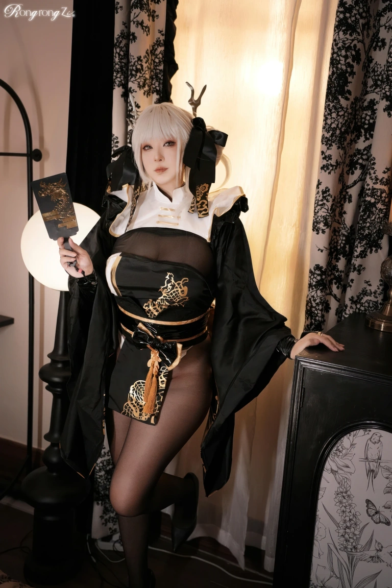 小容仔咕咕咕w《NIKKE胜利女神 布兰儿白兔》主题写真：45张全套美图